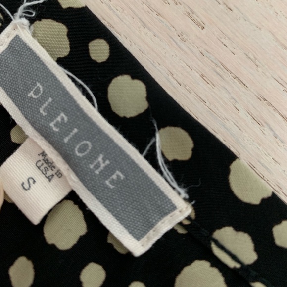 Black Polka dot blouse with sleeves size small - Picture 2 of 4